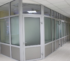 Пластикові офісні перегородки з дверями